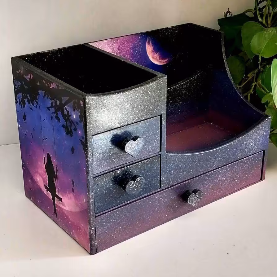 استند لوازم آرایش چوبی رنگ بنفش  قابل سفارش در طرح و رنگ دلخواه