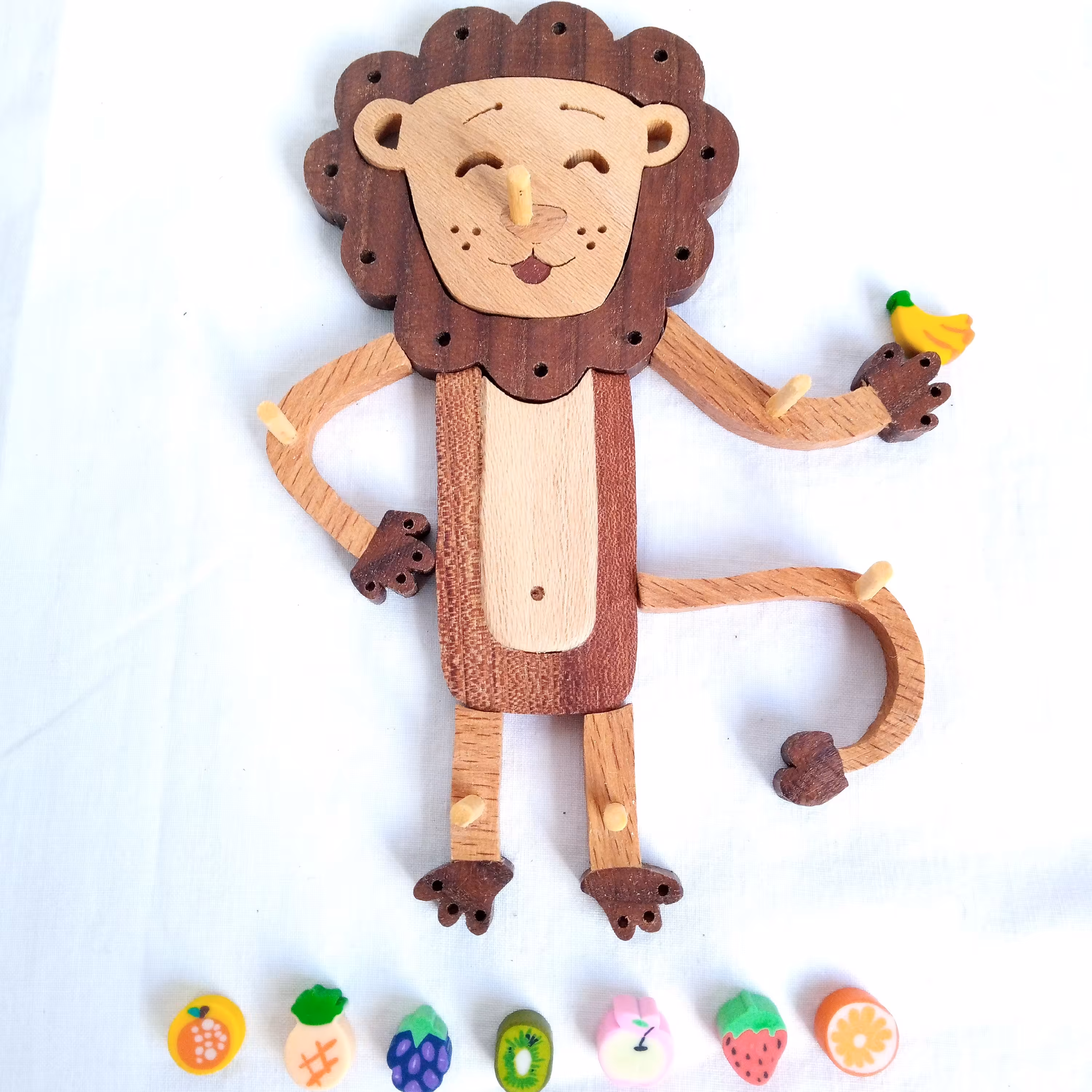 اسباب بازی چوبی مدل شیرک اندازه متوسط جنس چوب های جنگلی با روکش آب گریز