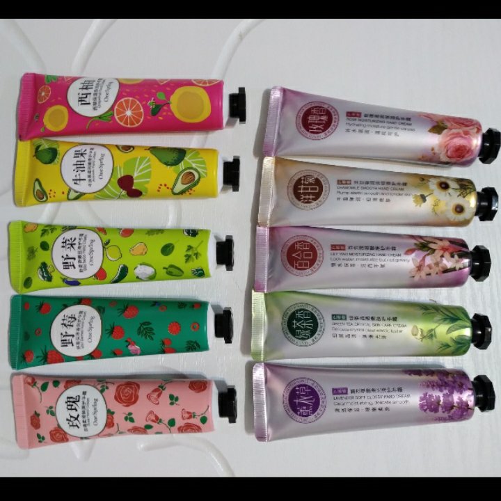 کرمهای آب رسان وان اسپرینگ با عصاره های مختلف