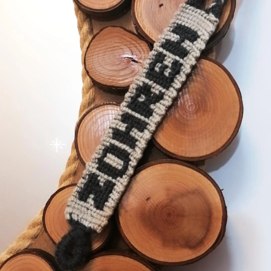 دستبند دست بافت طرح اسم