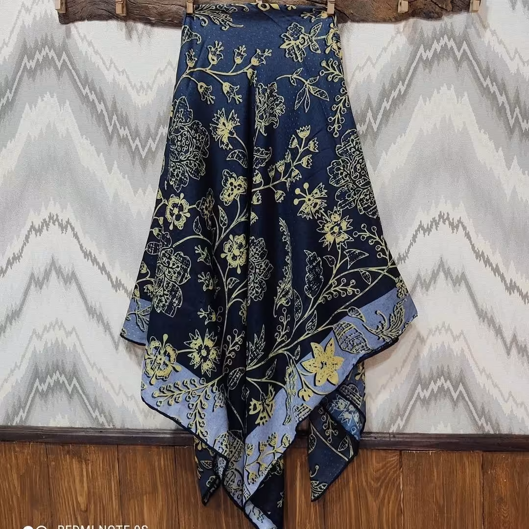 روسری نخی بهاره طرح طرح گل و گیاه 