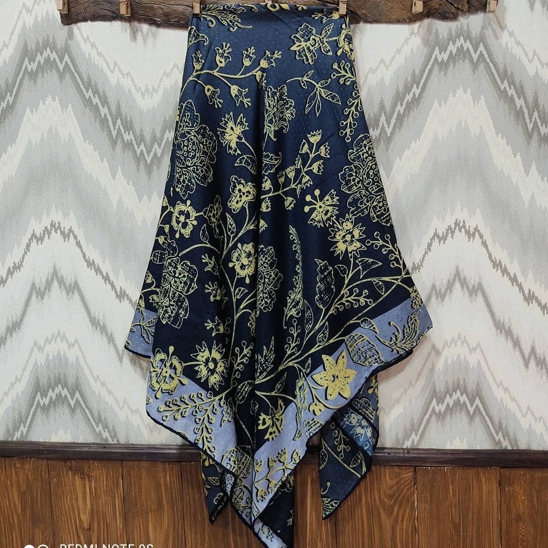 روسری نخی بهاره طرح طرح گل و گیاه