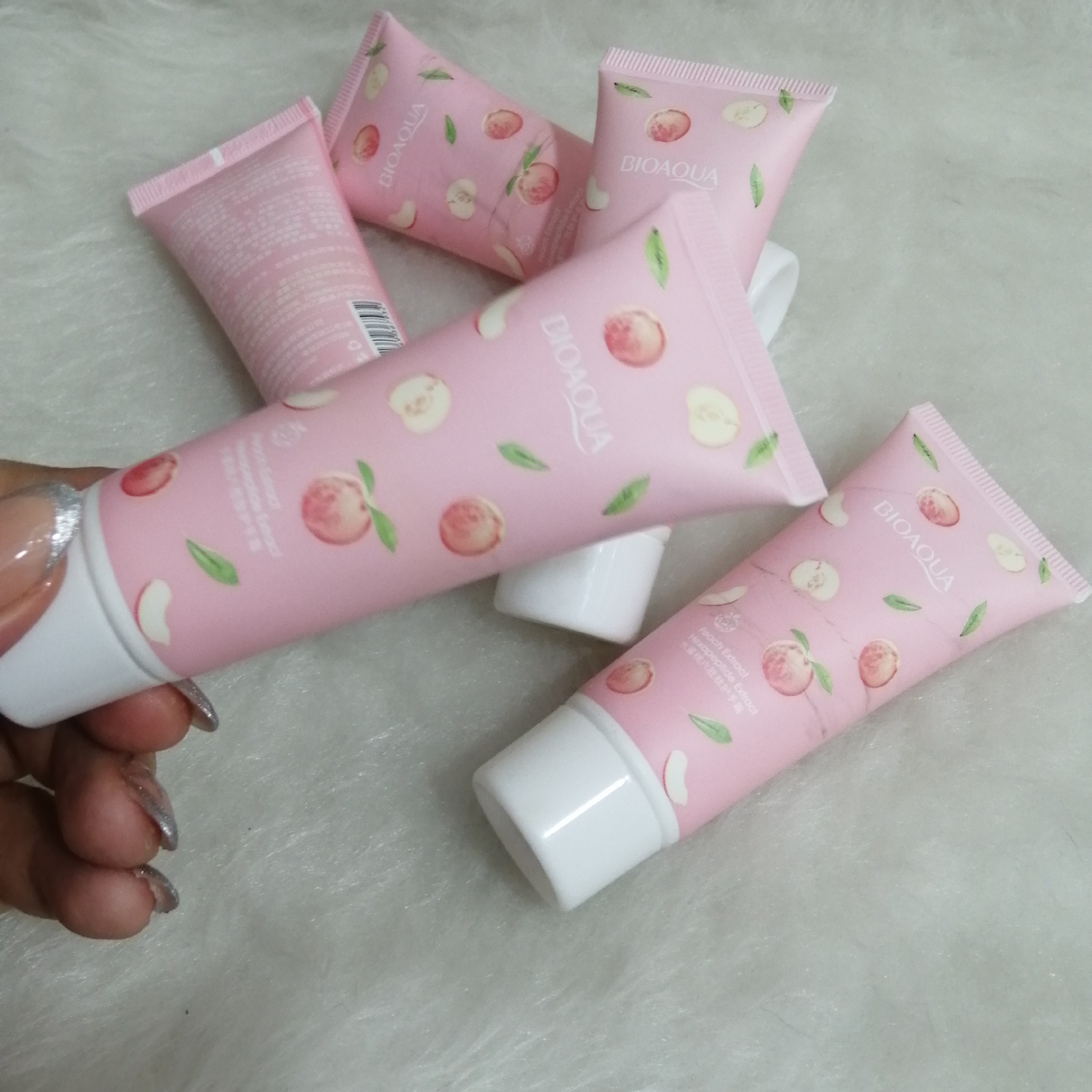 کرم دست و صورت. مرطوب کننده و آبرسان با رایحه ی فوق العاده