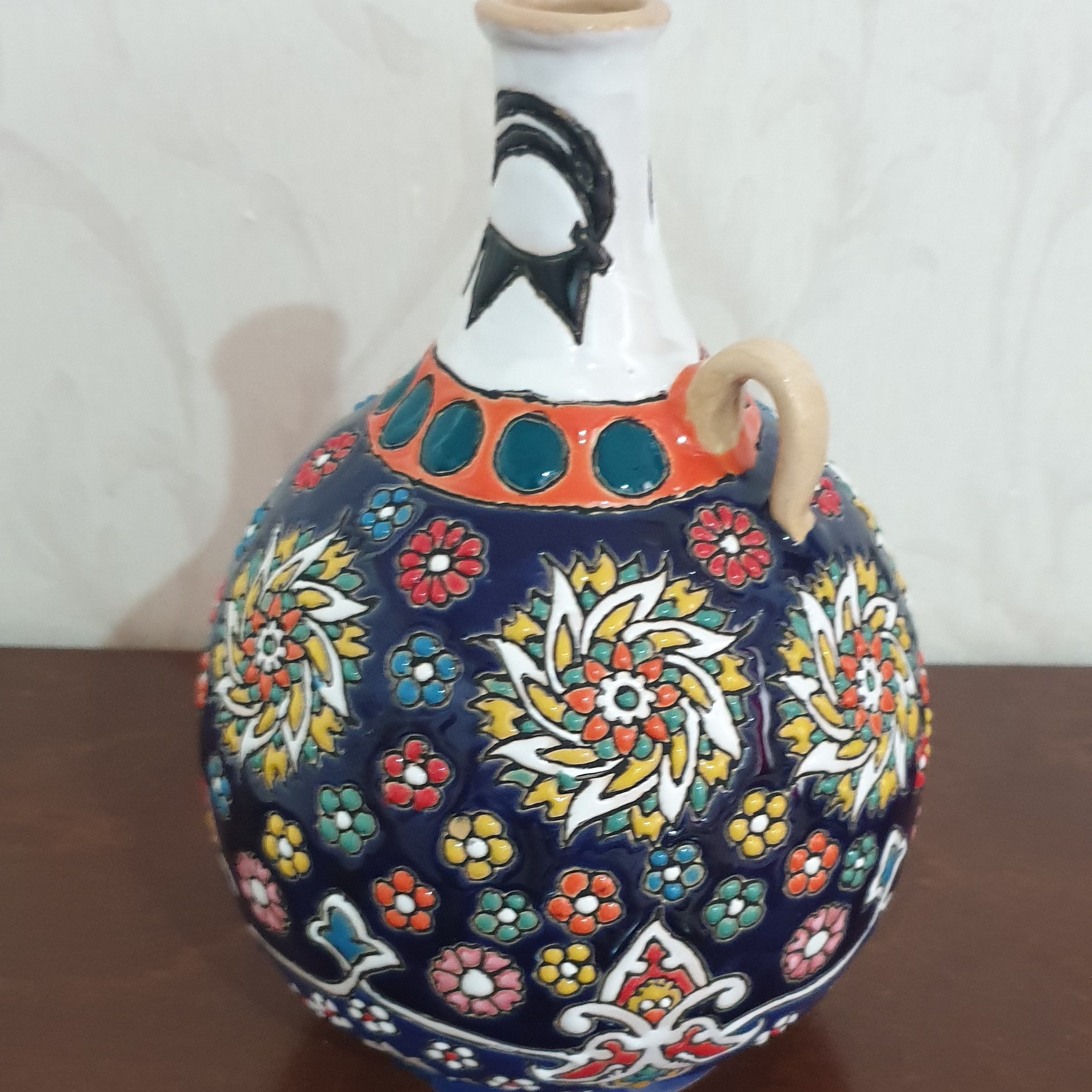 کوزه سفالی میناکاری