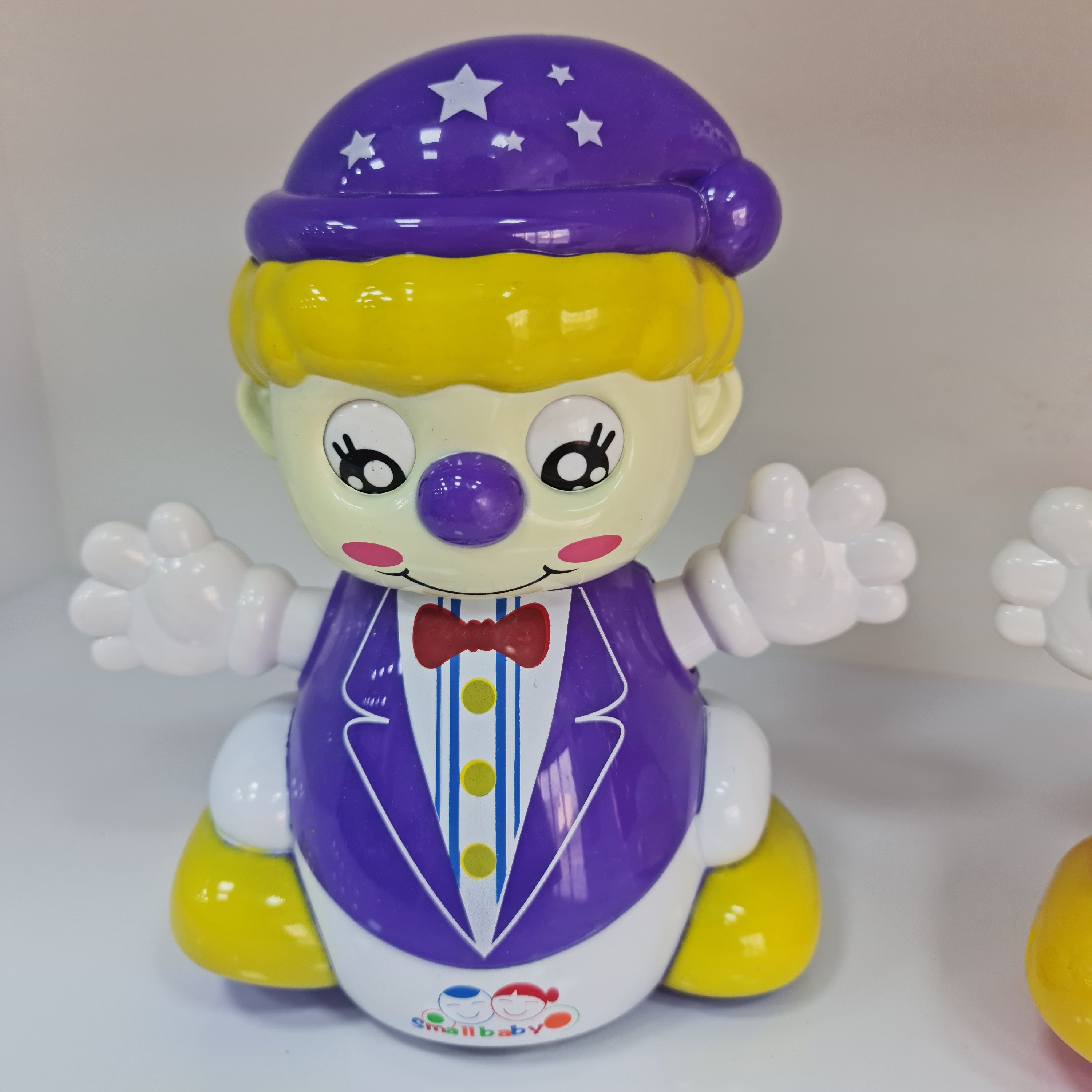 ربات موزیکال و متحرک خارجی.چرخش سر به چپ و راست،چرخش 360 درجه،موزیکال و چراغدار