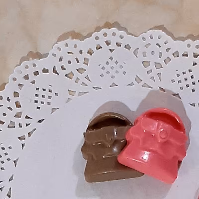   صابون طرح کیف  معطر  دست ساز  مینیاتوری مناسب هدیه و گیفت و استفاده در مدرسه گیفت صابونی جشن الفبا و جشن صاد و جهیزیه