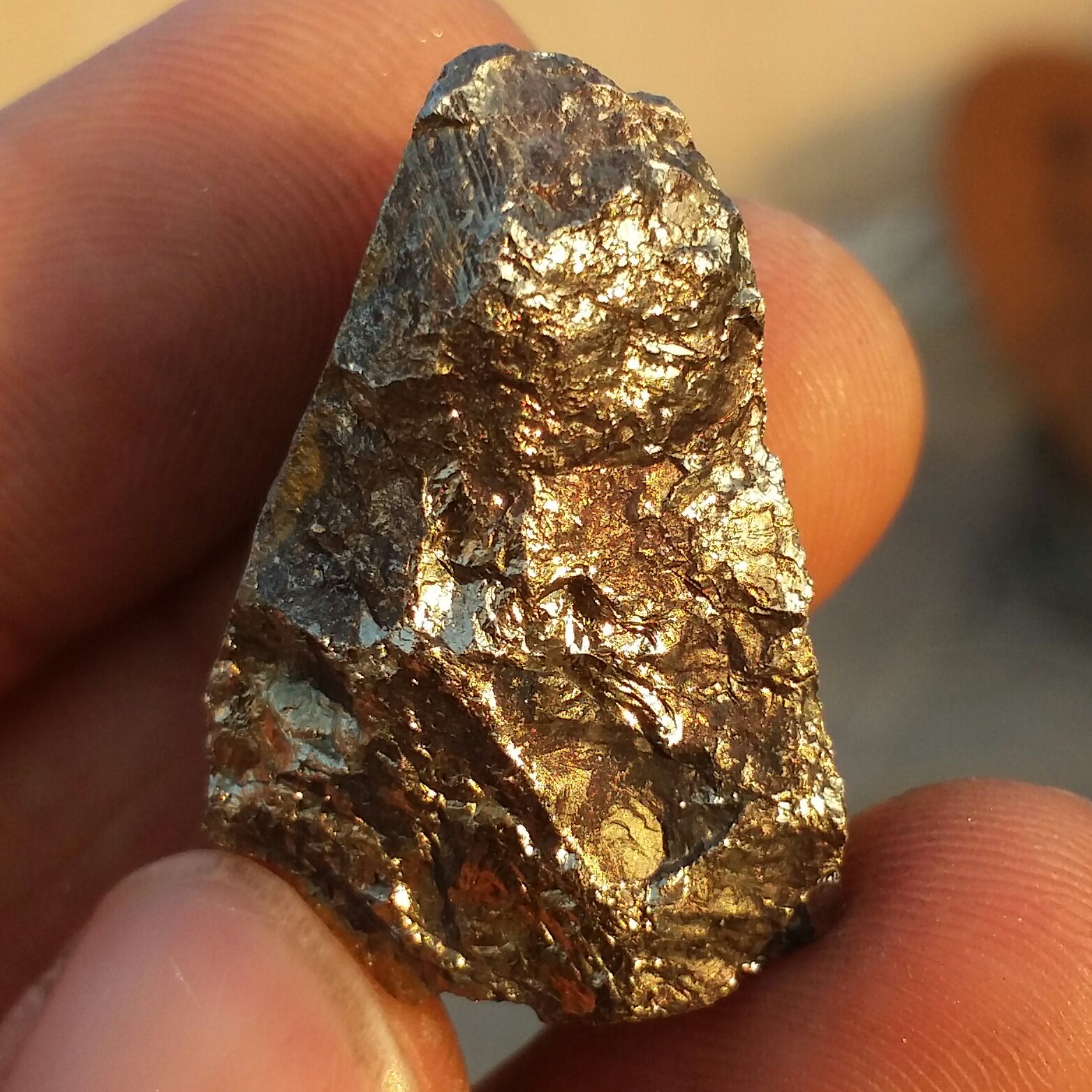 سنگ راف حبه شده پیریت طلایی ملقب به سنگ طلا 100 در 100 طبیعی شاهکار خلقت
تماما پیریت بدون ناخالصی
بی نظیر
کد 8818 