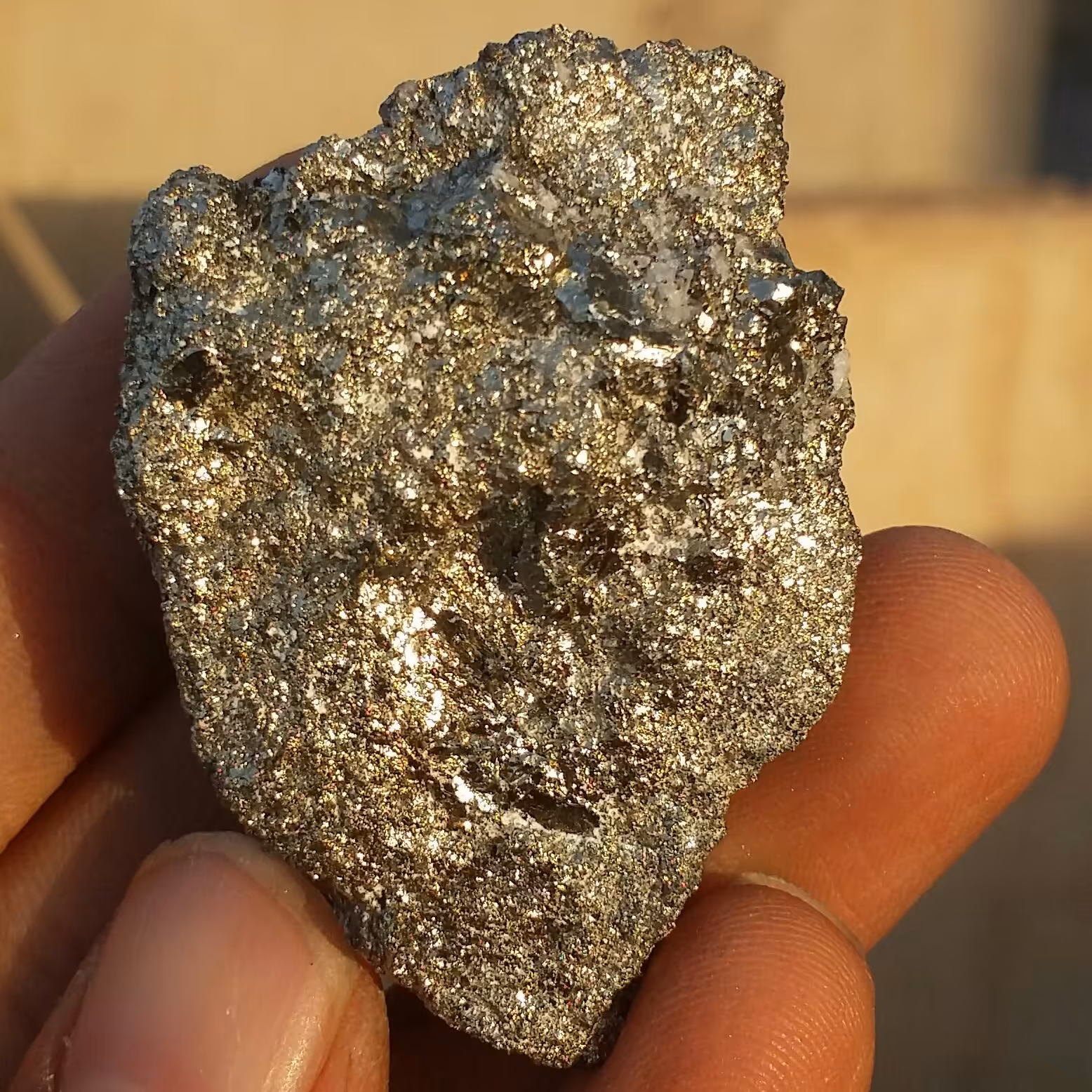 نمونه فوق کلکسیونی سنگ راف  پیریت طلایی ملقب به سنگ طلا همرشدی با بورنیت 100 در 100 طبیعی شاهکار خلقت
کد 9387