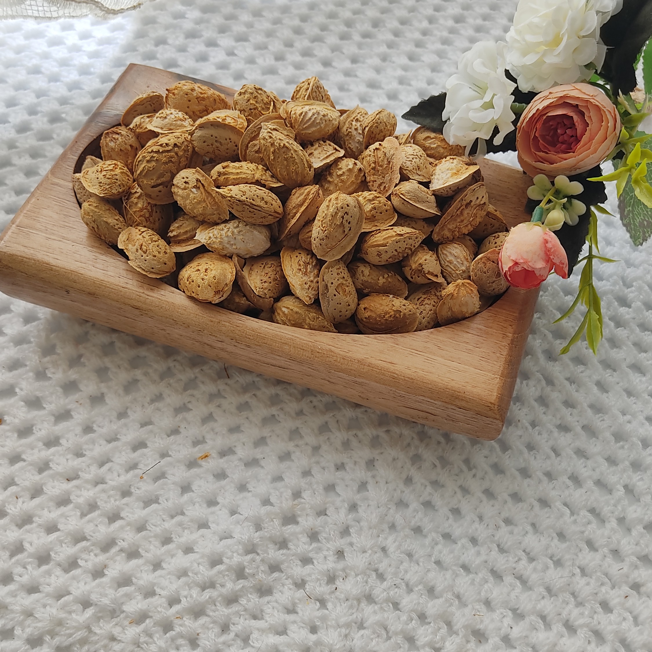 بادام کاغذی فرانسوی بسیار خوش طعم و با کیفیت