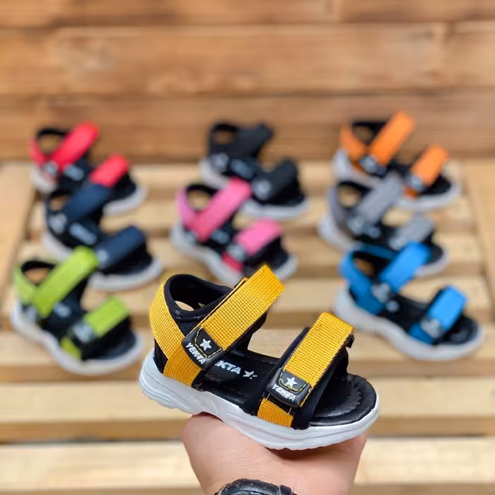 صندل تابستانی دخترانه و پسرانه از 22 تا 36_143 ود153 تومان کد6423