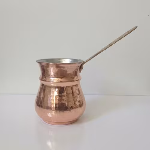 قهوه جوش مسی شکمی دسته برنجی نانو شده  سایز متوسط

