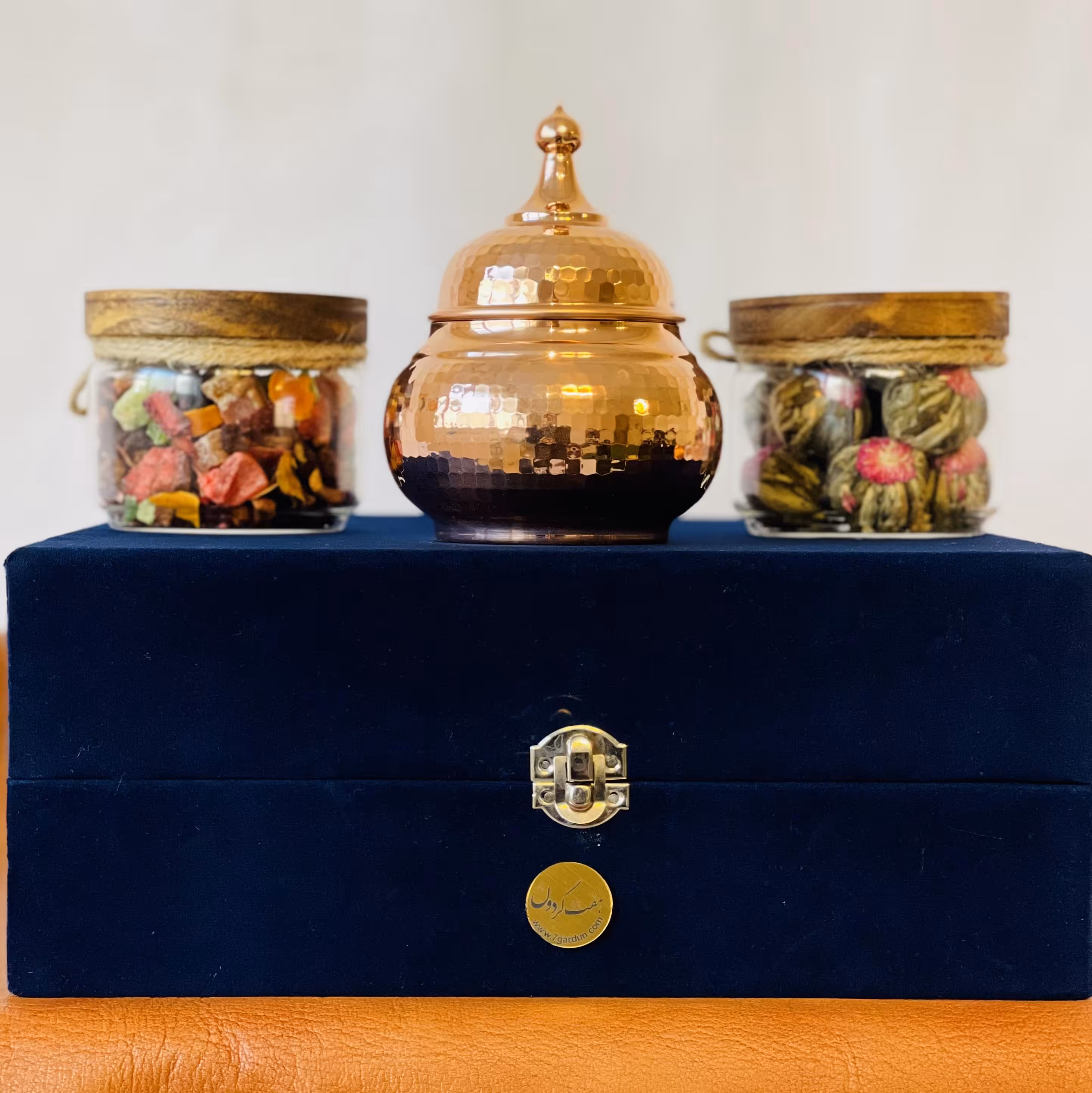 ست هدیه صنایع دستی قندان مسی و دمنوش آمیزه ای از هنر و آرامش