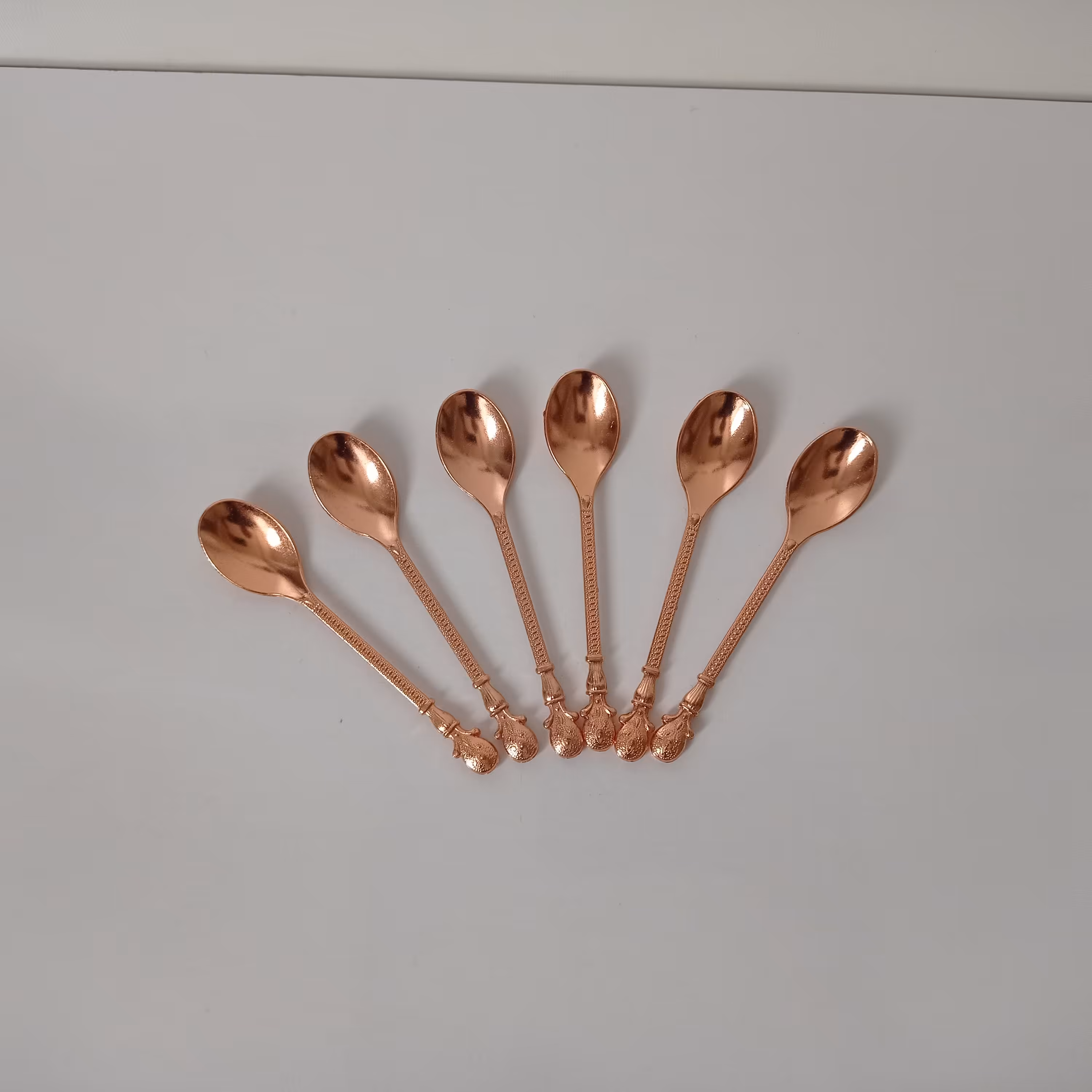 قاشق چایخوری مسی رنگ 6 عددی مناسب پذیرایی ومهمانی لاکچری رنگ ثابت

