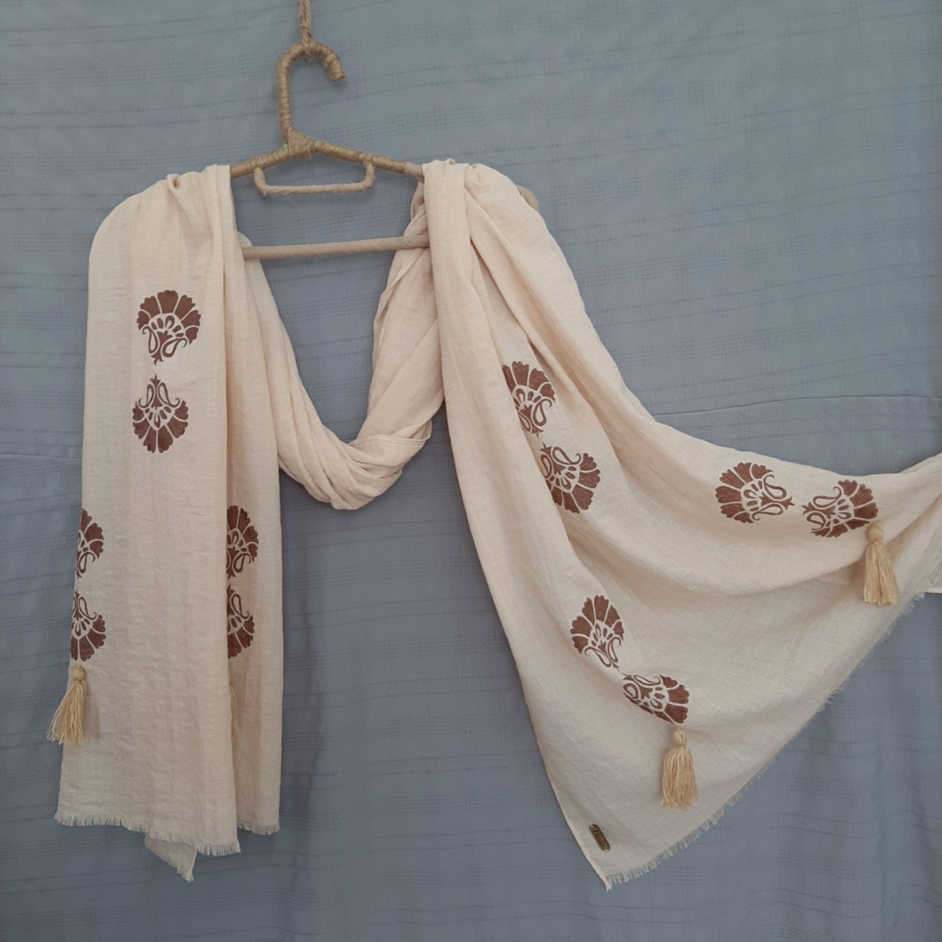 شال طرح سنتی - کرم رنگ