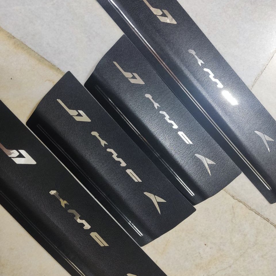 پا رکابی طرح چرم مناسب برای کی ام سی j7