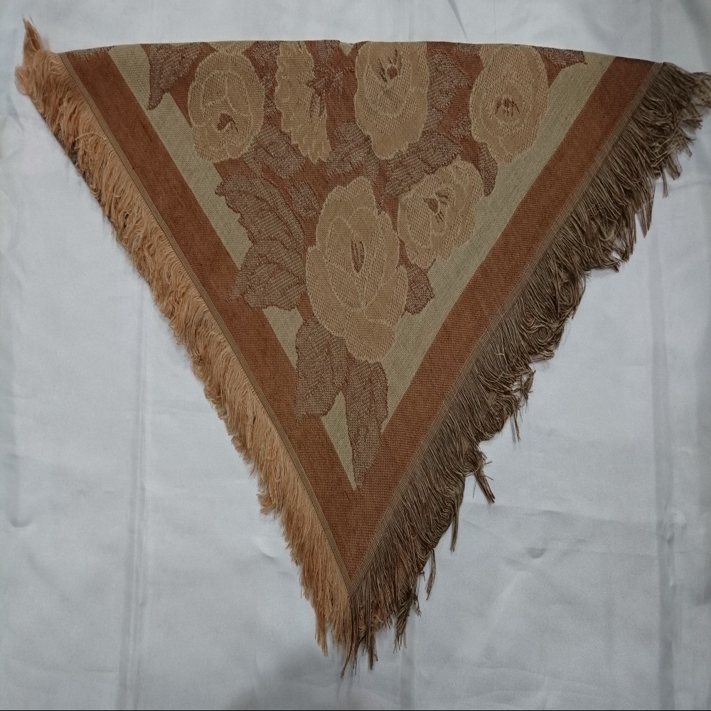 روسری زنانه با طرح زیبا (سایز  90در90 سانتیمتر) (4)