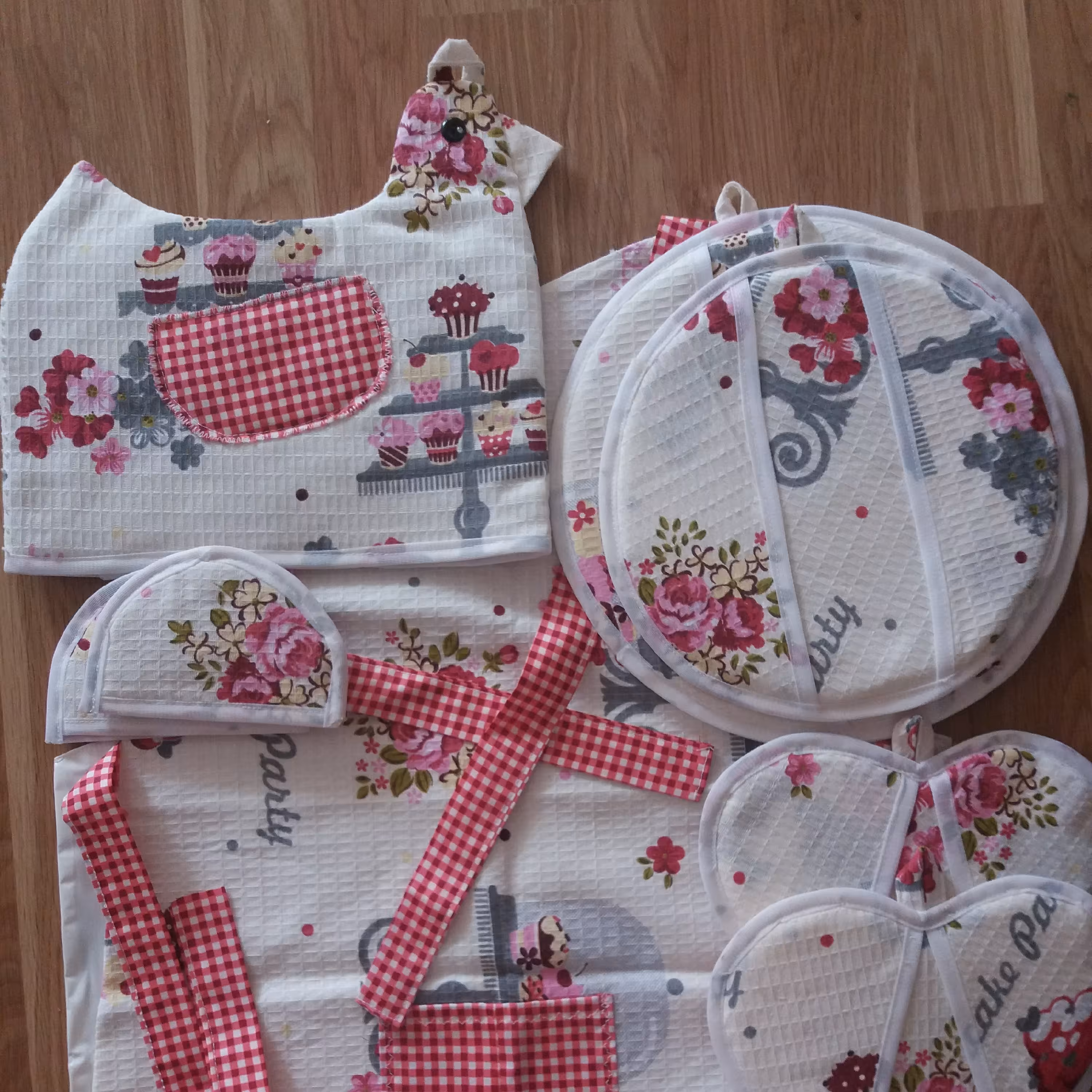 ست سرویس آشپزخانه مناسب جهیزیه تکه های کاربردی در هر آشپزخلنه