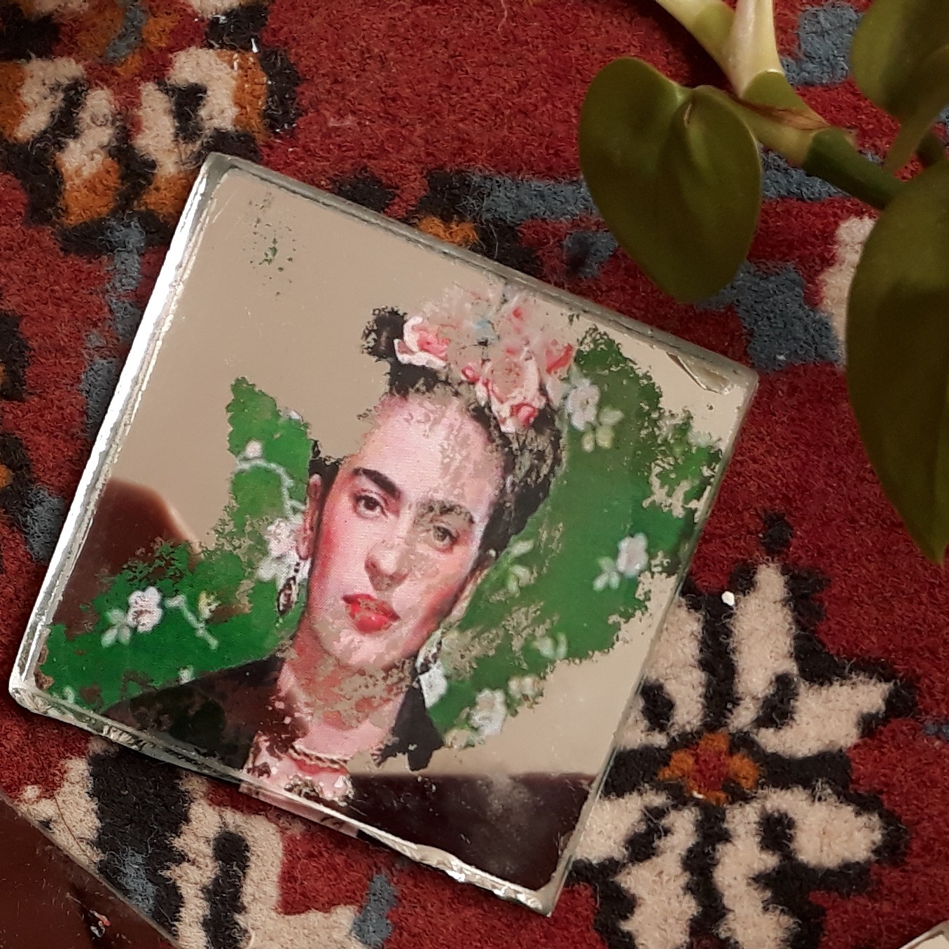 مگنت آینه آنتیک طرح فریدا