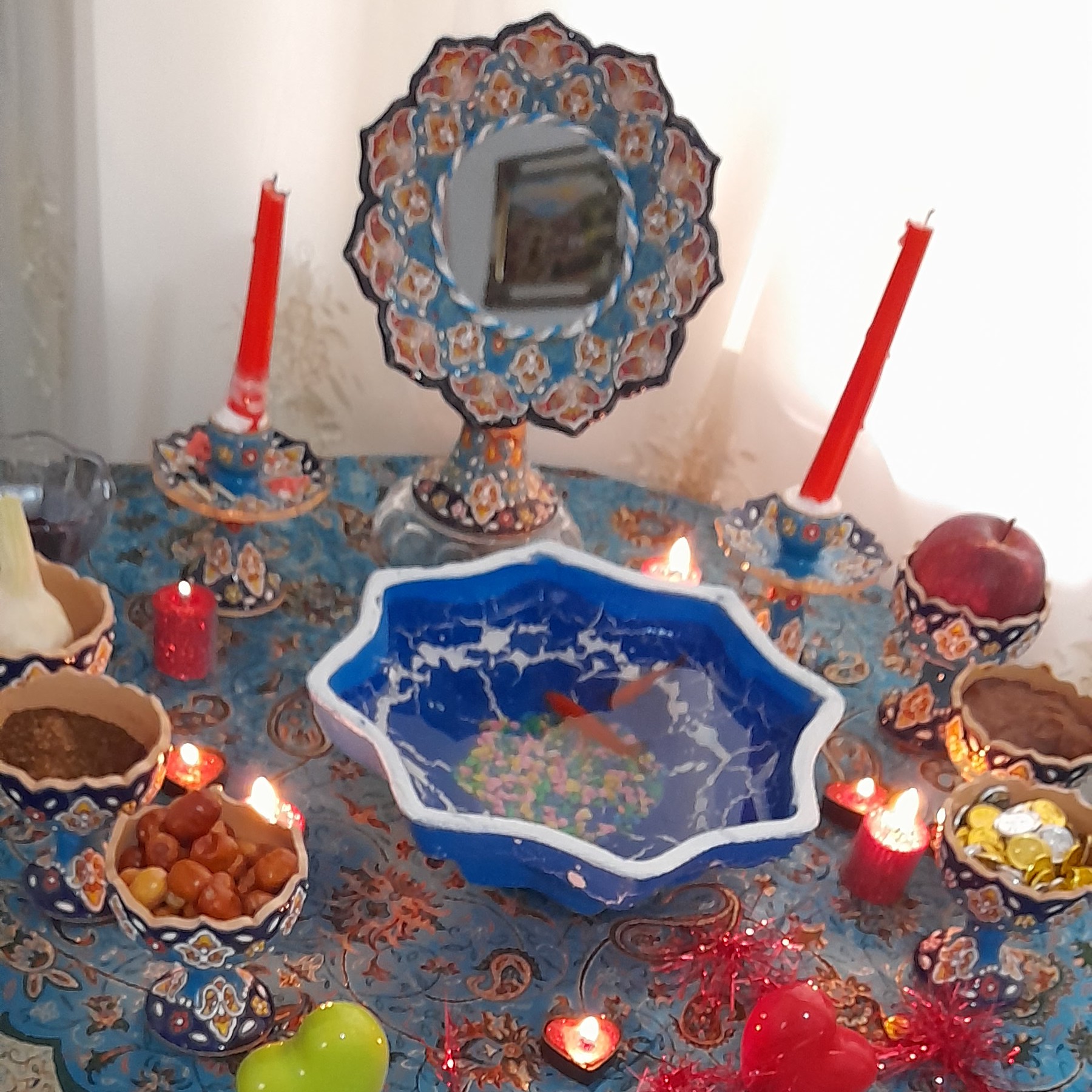 سفره هفت سین  وزن یک و دویست  رنگ ابی سورمه ای.فروشی نیست  جنبه تبلیغ غرفه دارد