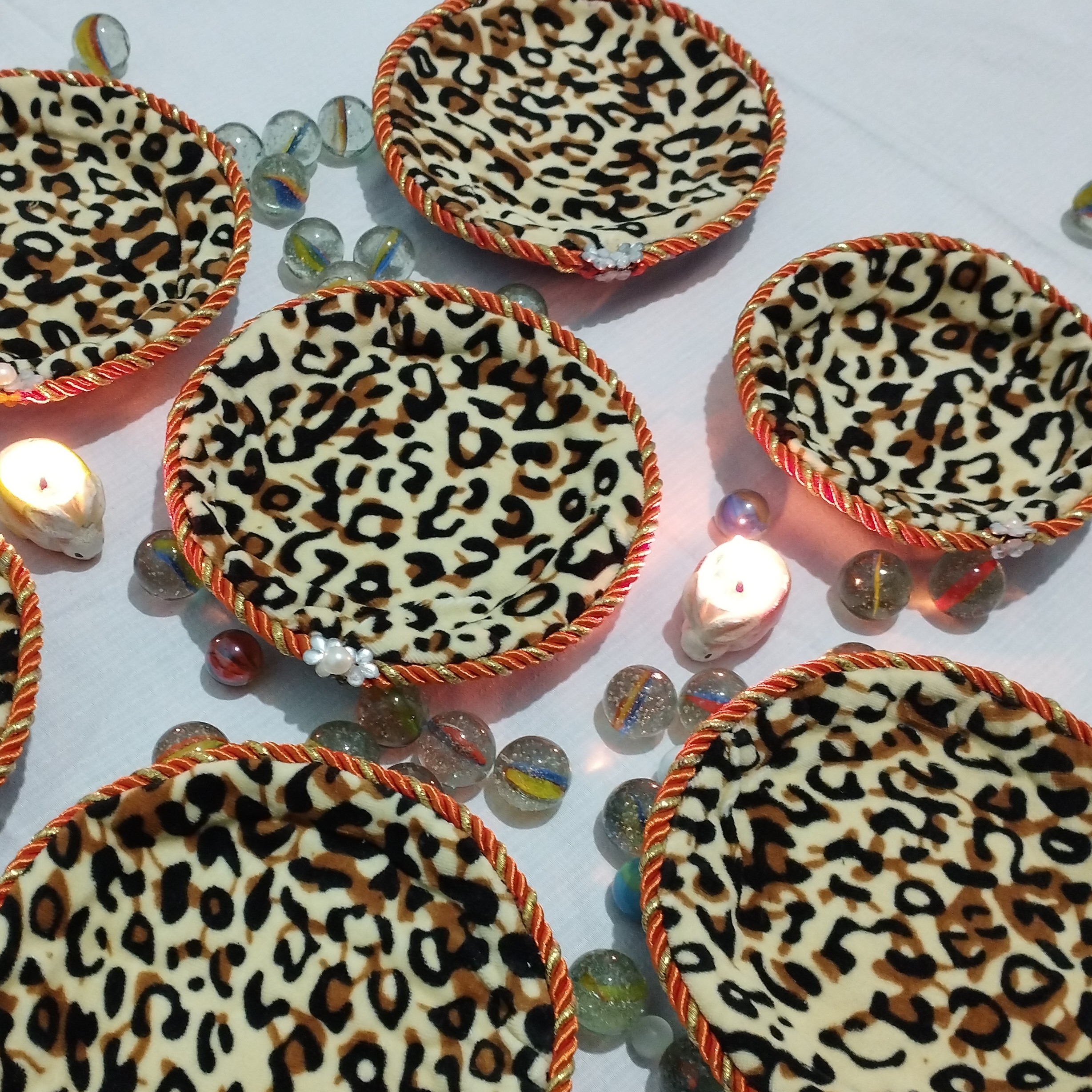 ظروف هفت سین هفت پارچه جنس پارچه مخمل ترک پلنگی 