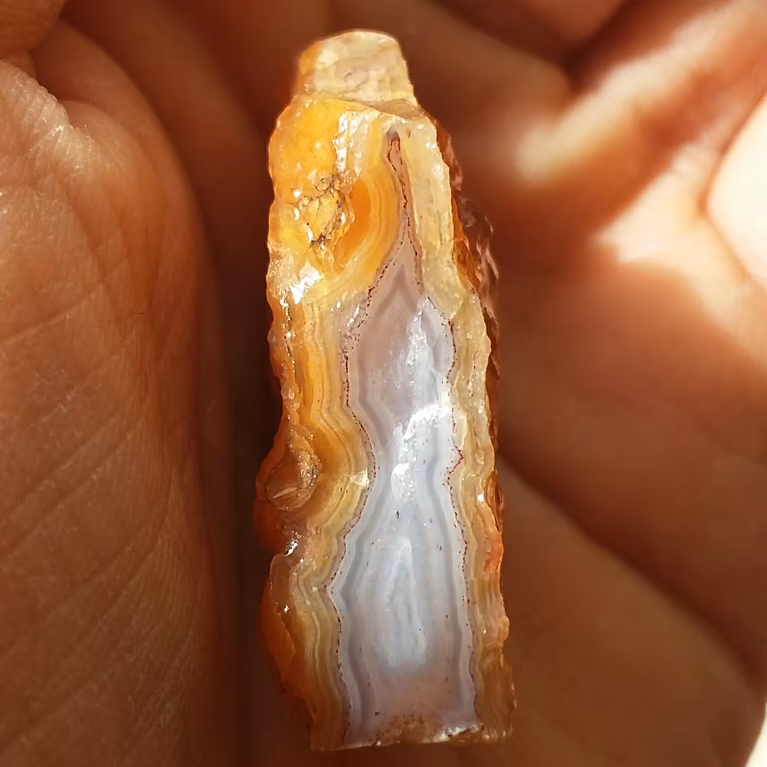 سنگ راف عقیق سلیمانی 3بعدی رنگی شن دار
100 در 100 طبیعی شااا هکار خلقت خاص