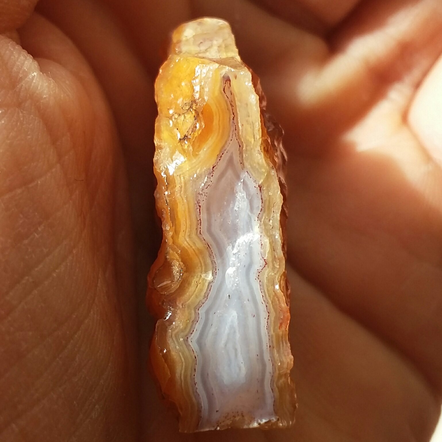 سنگ راف عقیق سلیمانی 3بعدی رنگی شن دار
100 در 100 طبیعی شااا هکار خلقت خاص