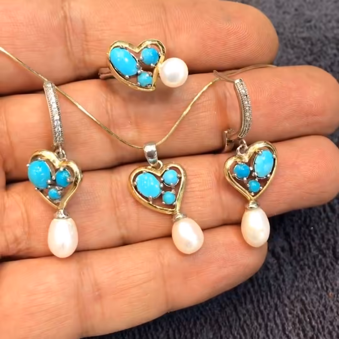 نیم ست فوق العاده زیبای سه نگینه فیروزه نیشابور همراه مروارید پرورشی اصلی
عیار نقره 925ارسال رایگان 