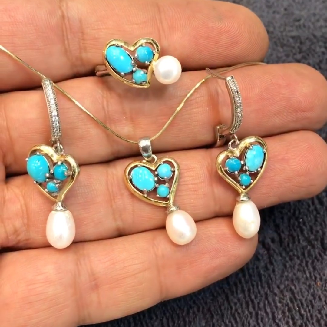 نیم ست فوق العاده زیبای سه نگینه فیروزه نیشابور همراه مروارید پرورشی اصلی
عیار نقره 925ارسال رایگان 