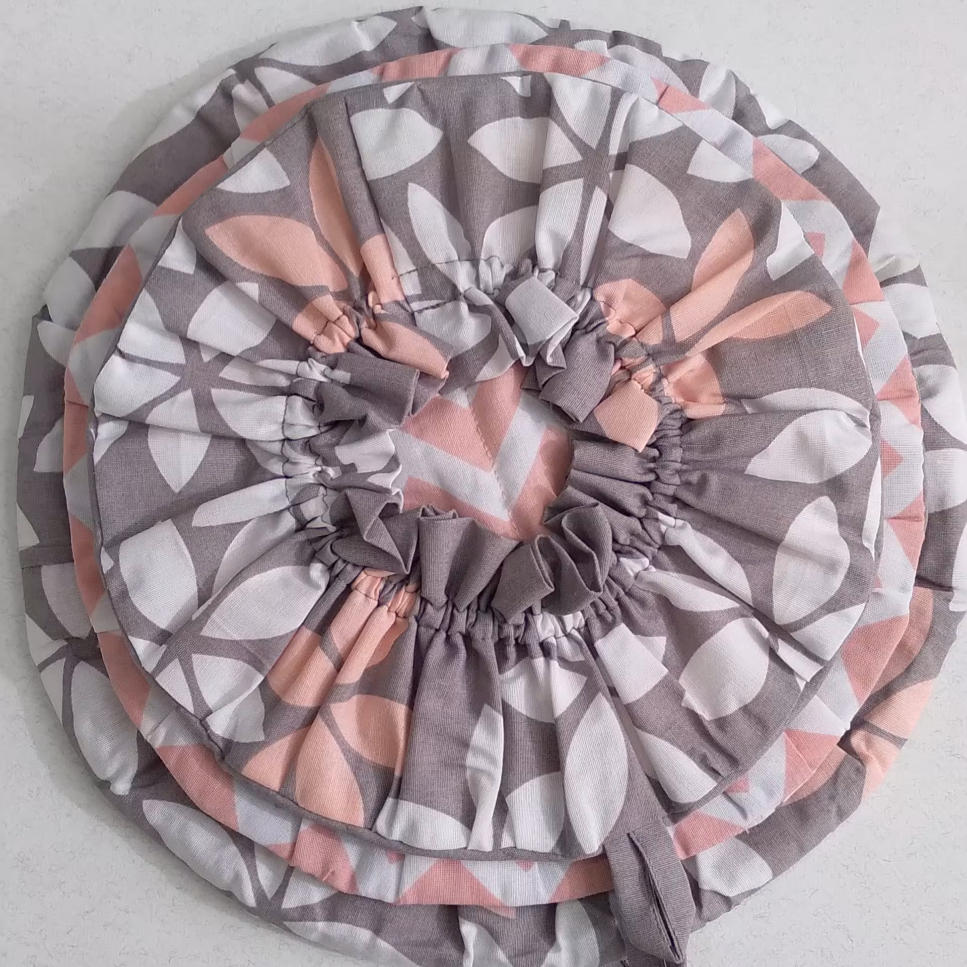 ست دمکنی دور کش دار. دست دوزهای حورا. جنس تترون. سه سایز 24. 26. 30