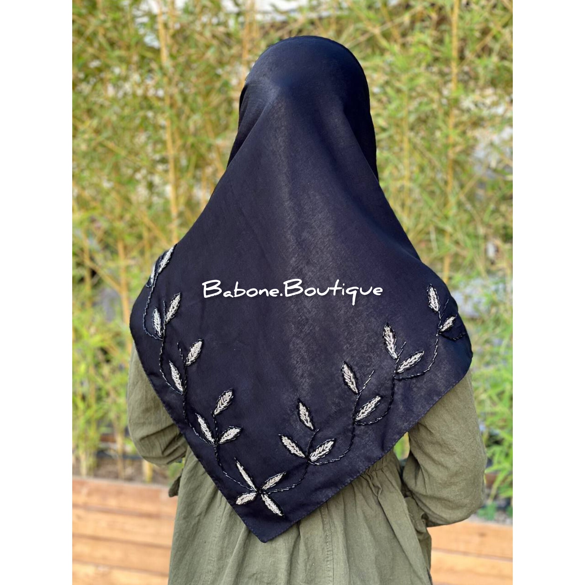 روسری مجلسی مشکی جواهر دوزی نقره ای مشکی طرح شاخه و برگ