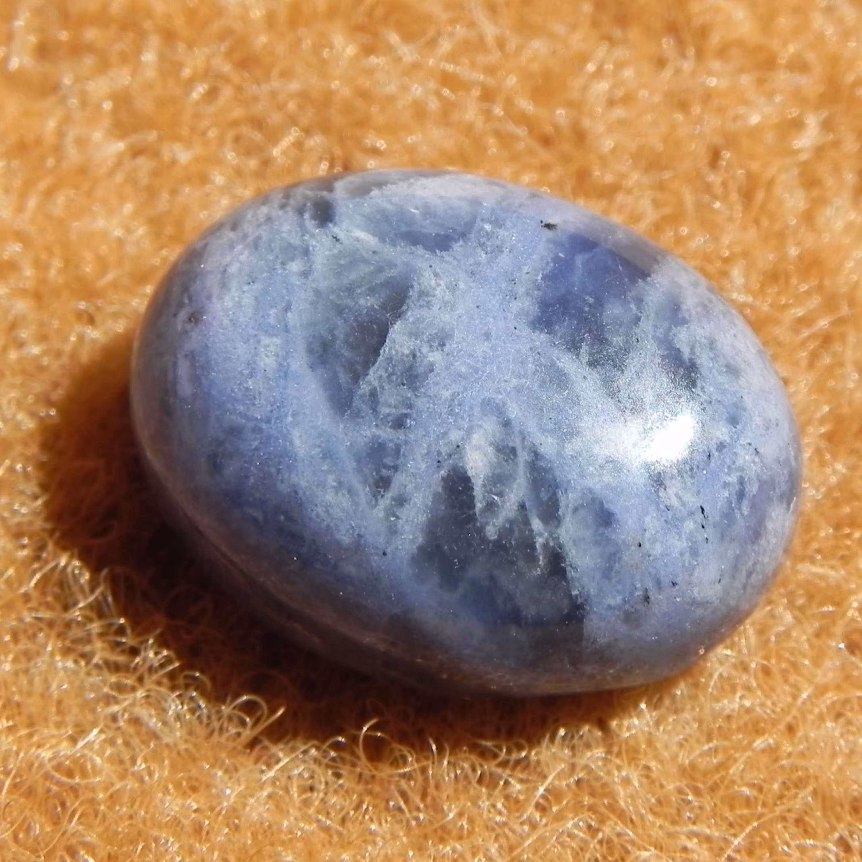 نگین سودالیت آبی  اصل معدنی تراش بیضی دامله مناسب انگشتری کد2