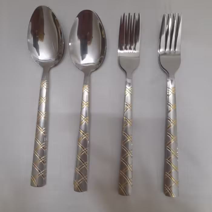 قاشق وچنگال 