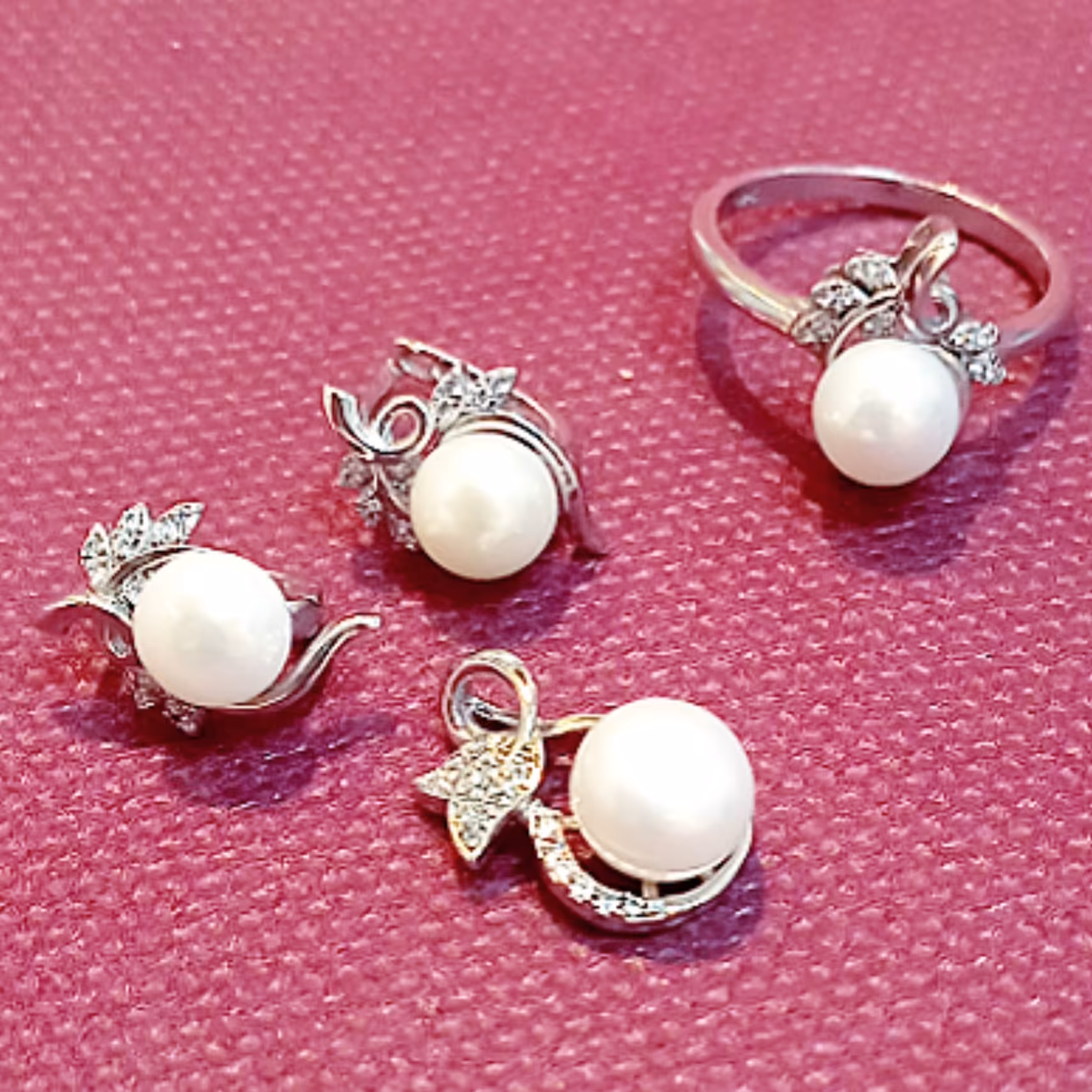 نیم ست نقره زنانه مروارید نگین دار با عیار 925 موجود در دورنگ زرد و سفید با ارائه فاکتور رسمی