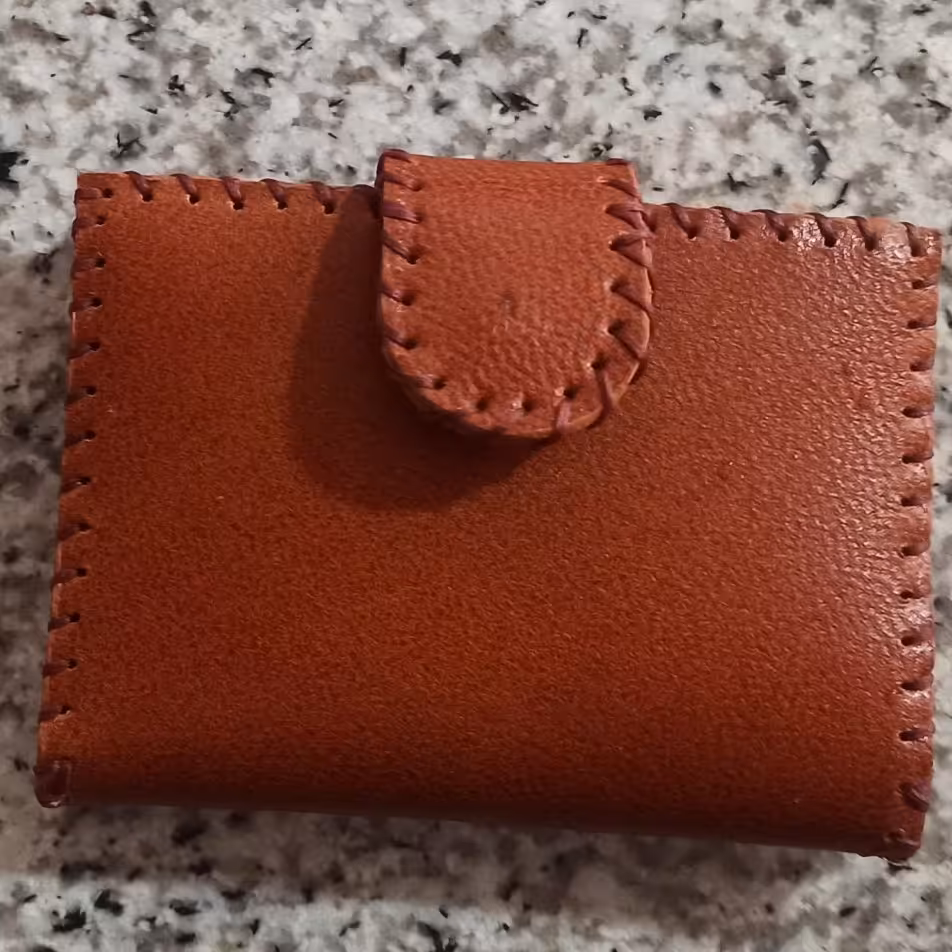 جاکارتی چرم گاو رنگ عسلی دست دوز