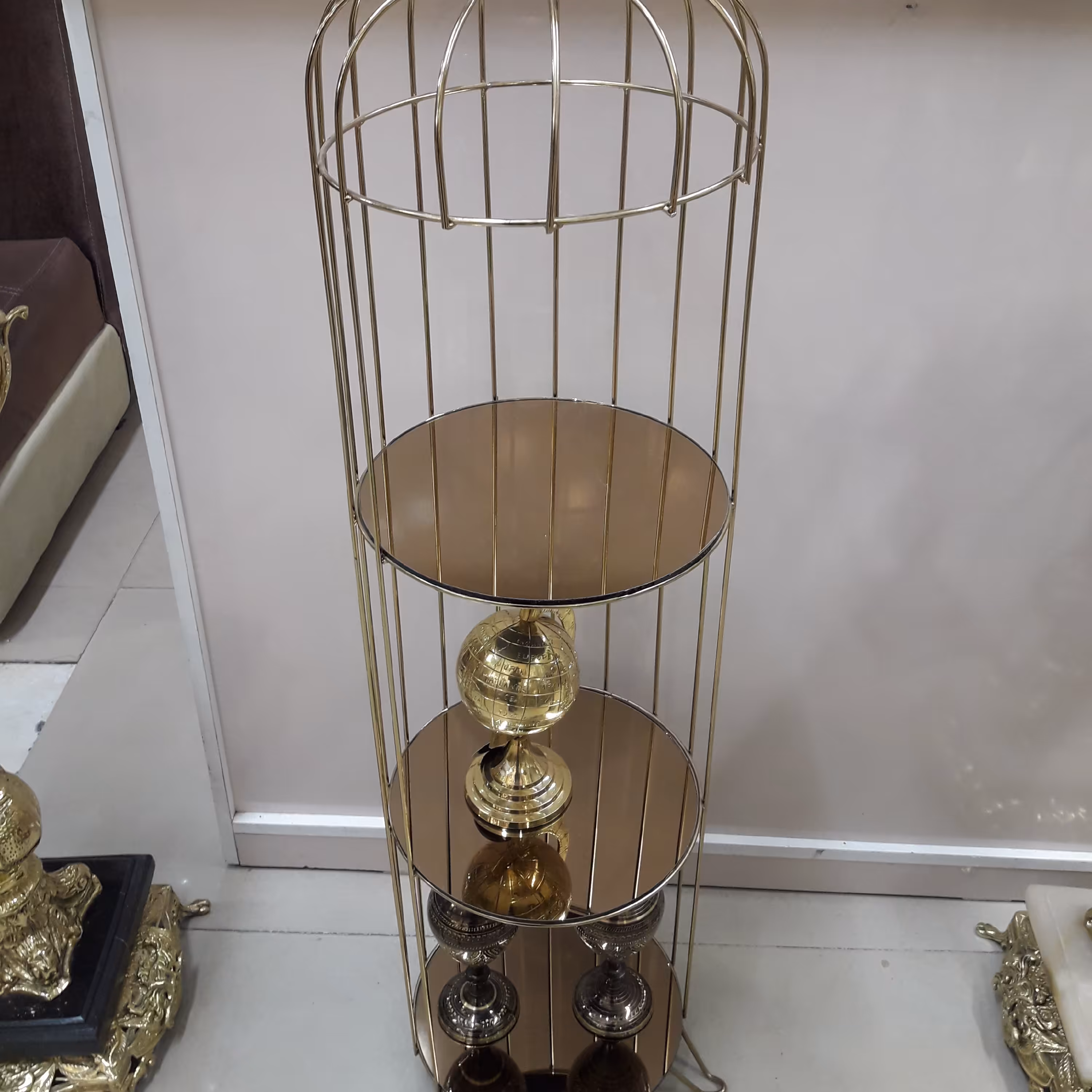 استند سه طبقه طلایی ومشکی صنایع دستی ایرانی