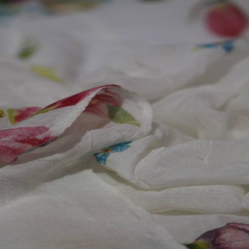 شال سفید طرح لاله