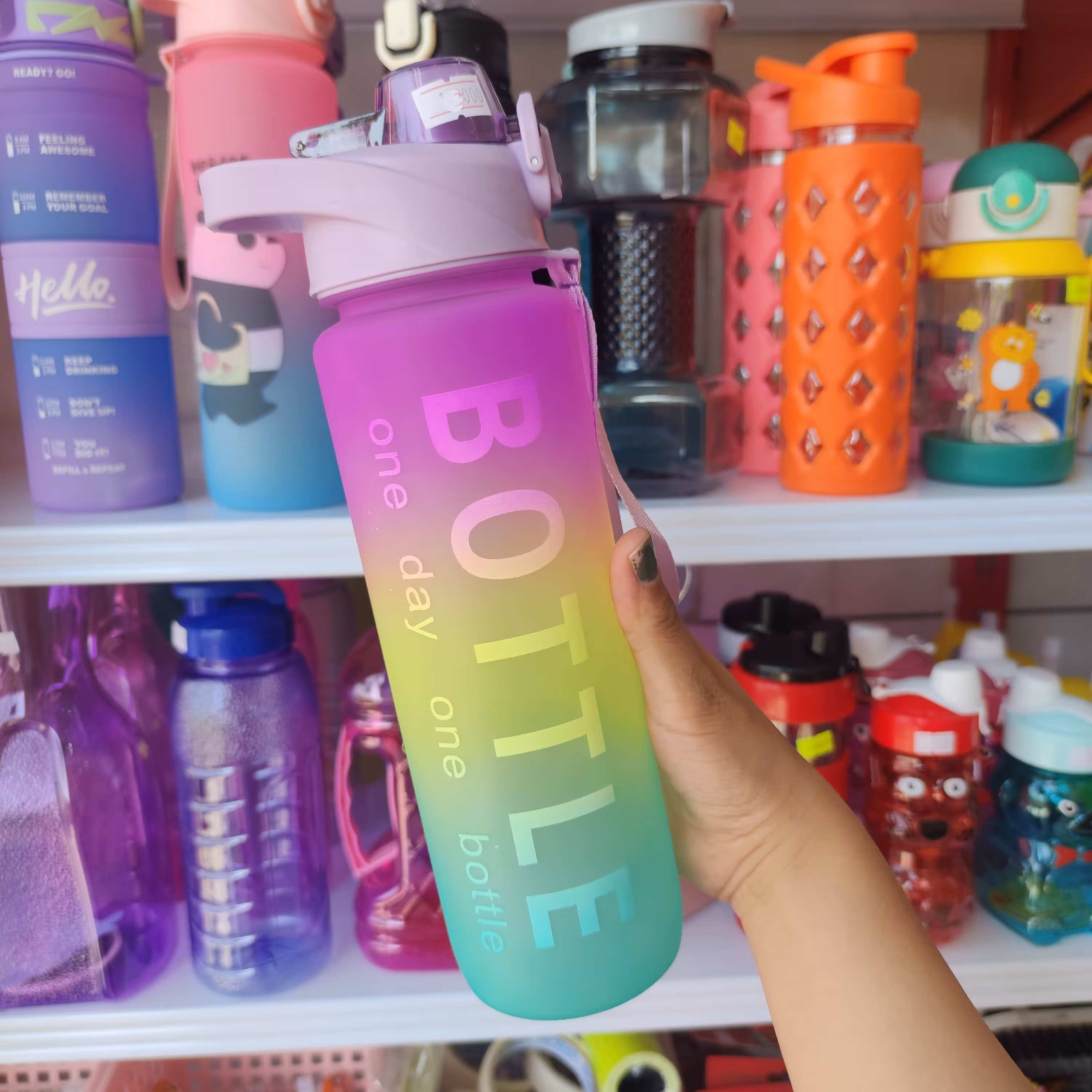 قمقمه آبرنگی خارجی 1100 میل درب قفلی 