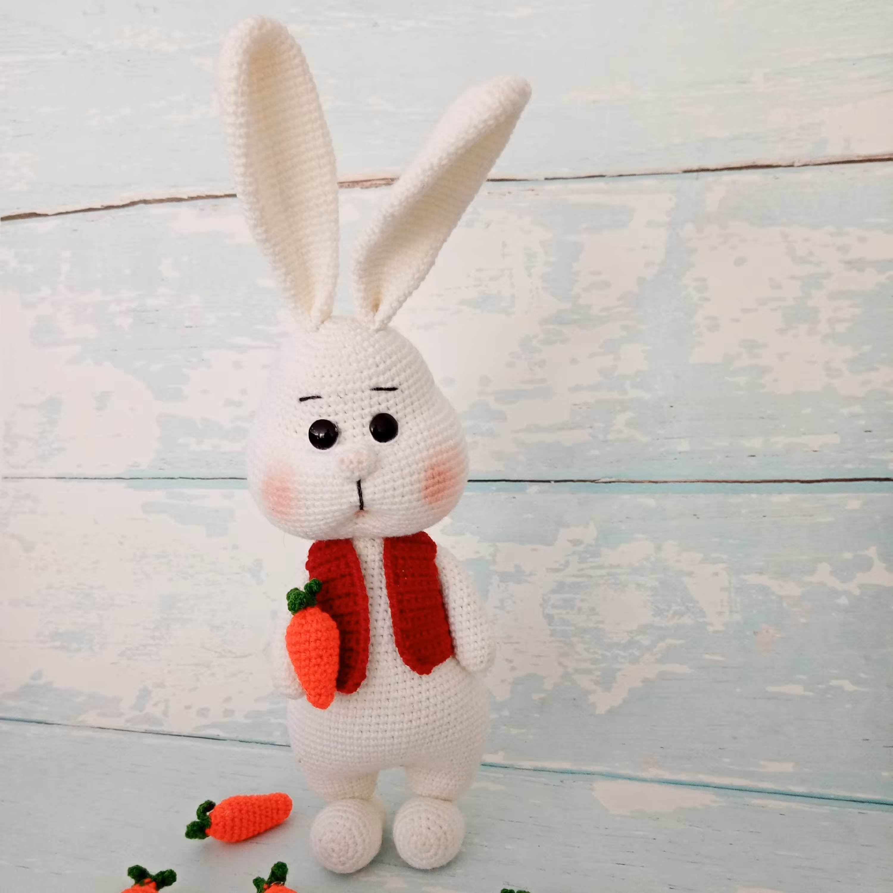 عروسک خرگوش بافتنی با قد 30 سانتی متر بدون احتساب قد گوش موجود وآماده ارسال فوری وصد البته ارسال رایگان