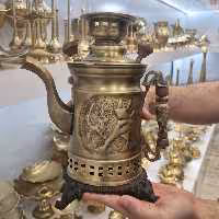 کتری ذغالی برنجی یا کتری شکاری برنجی مدل آنتیک بسیار زیبا و سطح کیفیتی درجه یک و مناسب استفاده دائم و قابل شستشو 