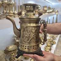 کتری ذغالی برنجی یا کتری شکاری برنجی مدل آنتیک بسیار زیبا و سطح کیفیتی درجه یک و مناسب استفاده دائم و قابل شستشو 