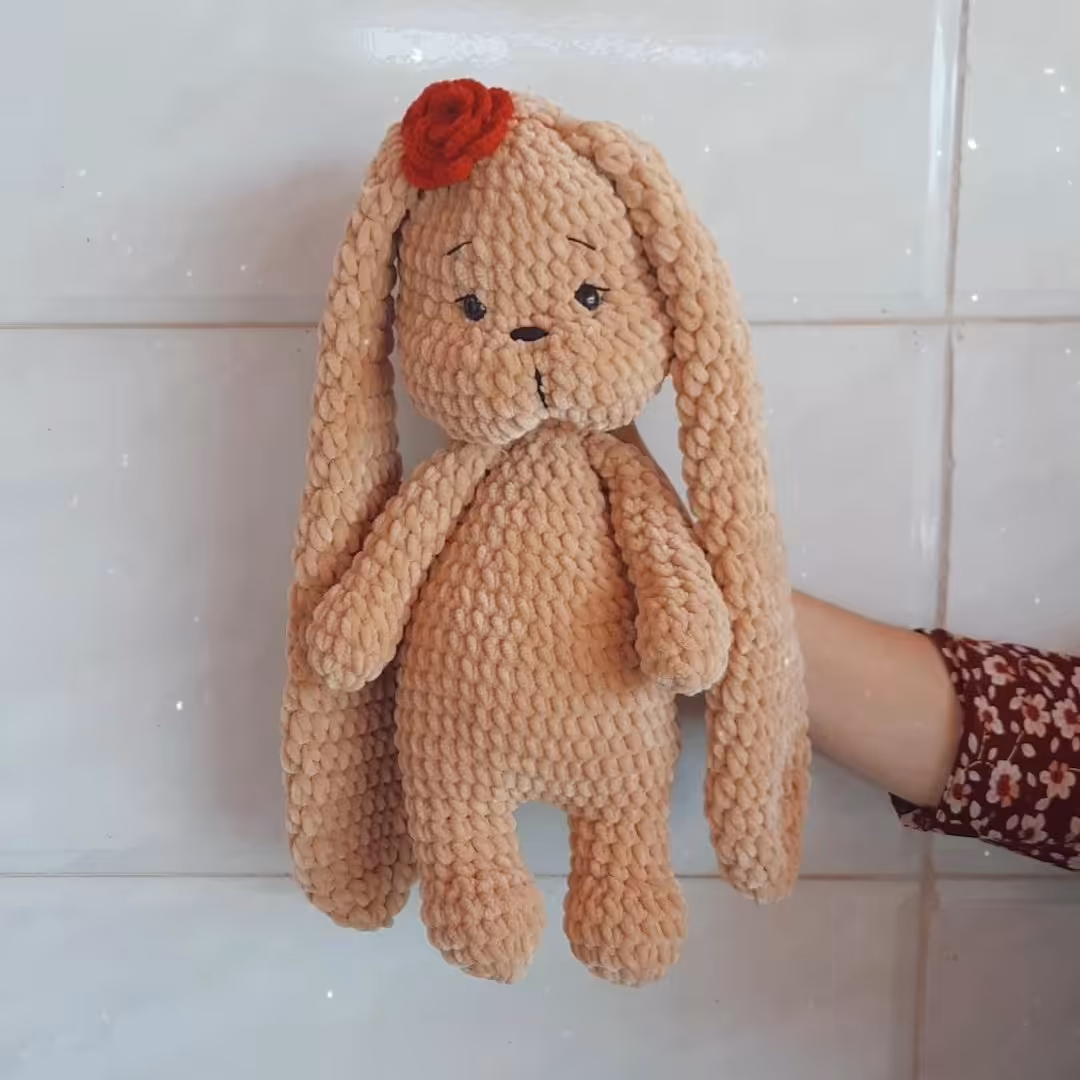 عروسک بافتنی خرگوش گوش دراز مخملی قد حدود 37 سانت