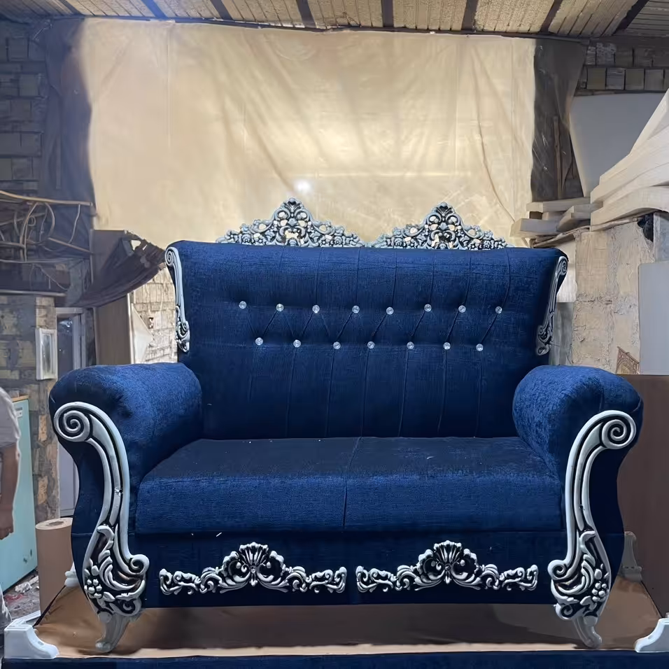 مبل سلطنتی زیبا با جلو مبلی( هزینه ارسال با مشتری)