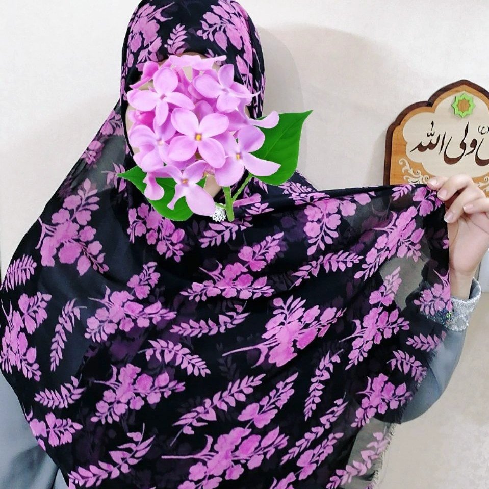 ست روسری و ساق دست حریر ژرژت زمینه مشکی با گلهای یاسی دلبر