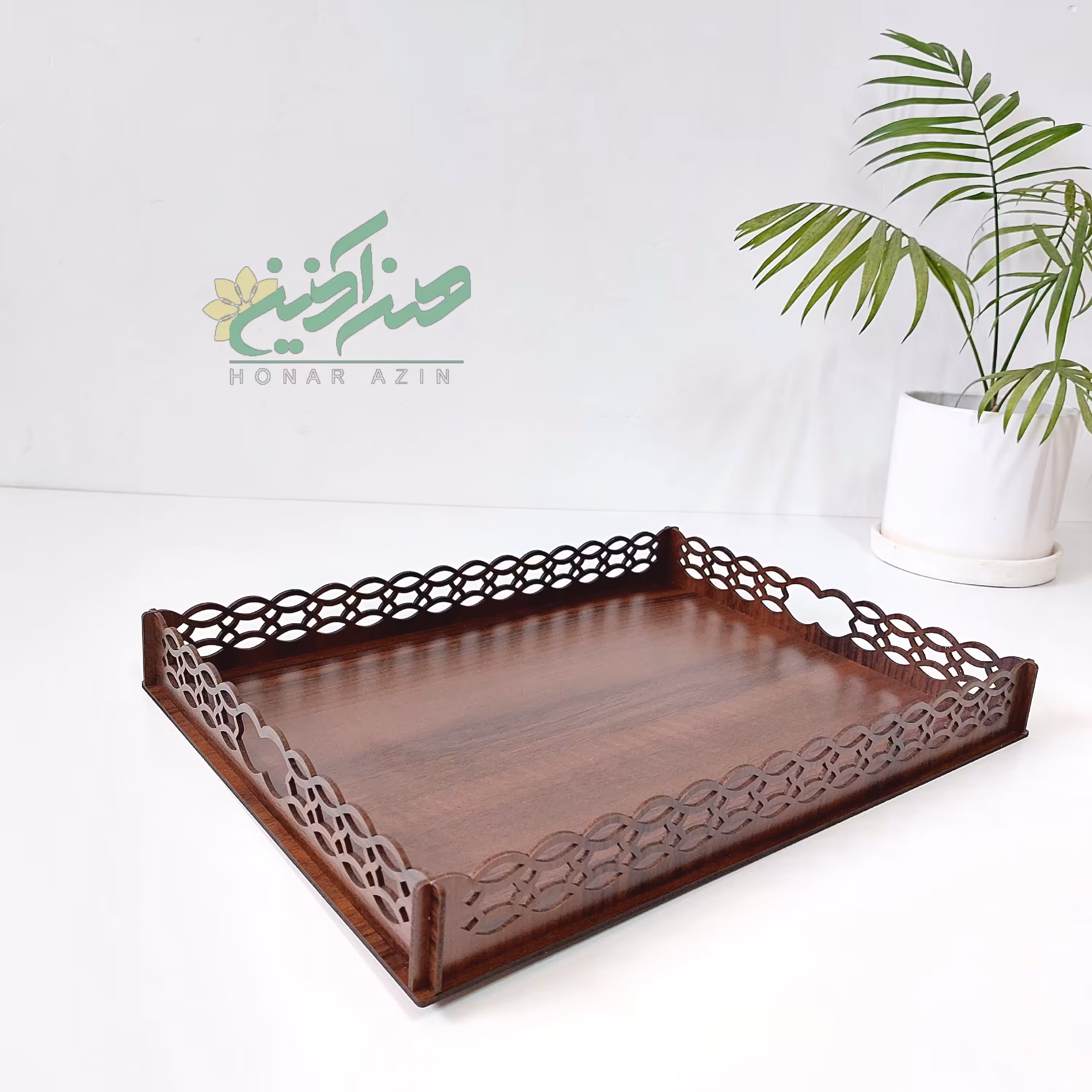 
سینی فینگر فود مدل لیدا سایز 35در45 وارتفاع4.5سانت ام دی اف در جه 1رنگ گردویی تیره