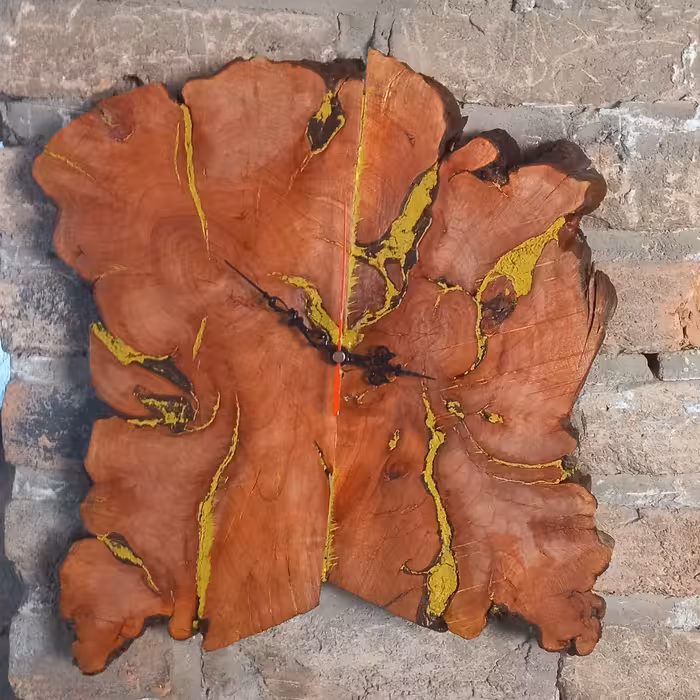 ساعت چوبی دکوری ساخته شده با دست و طرح متفاوت