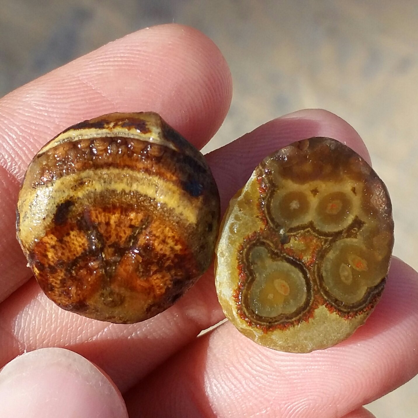 جفت سنگ راف عقیق باباقوری سلطانی قدمت دار کهنه موکول دار  رحمانی بسیار قوی شاهکار خلقت 100 در 100 طبیعی
کد 8970