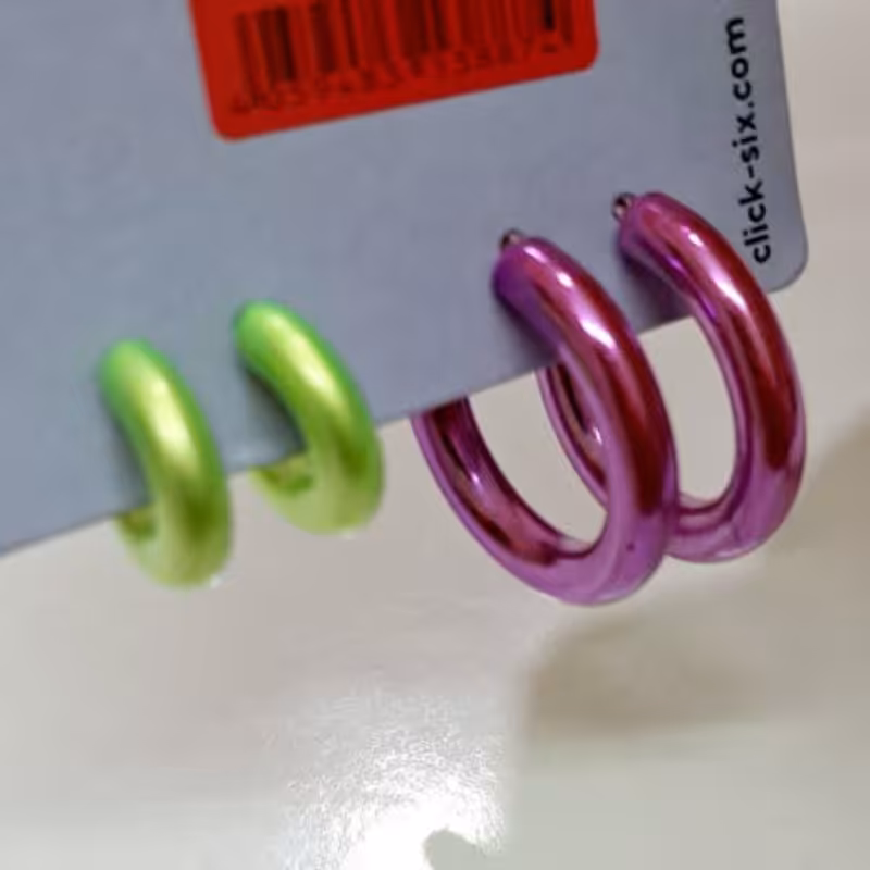 پک گوشواره دو جفتی بنفش و سبز کیفیت عالی و بسیار زیبا در گوش وارداتی بارکد اسکن دار 