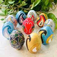 تخم مرغ سفالی طراحی شده و نقطه کوبی شده