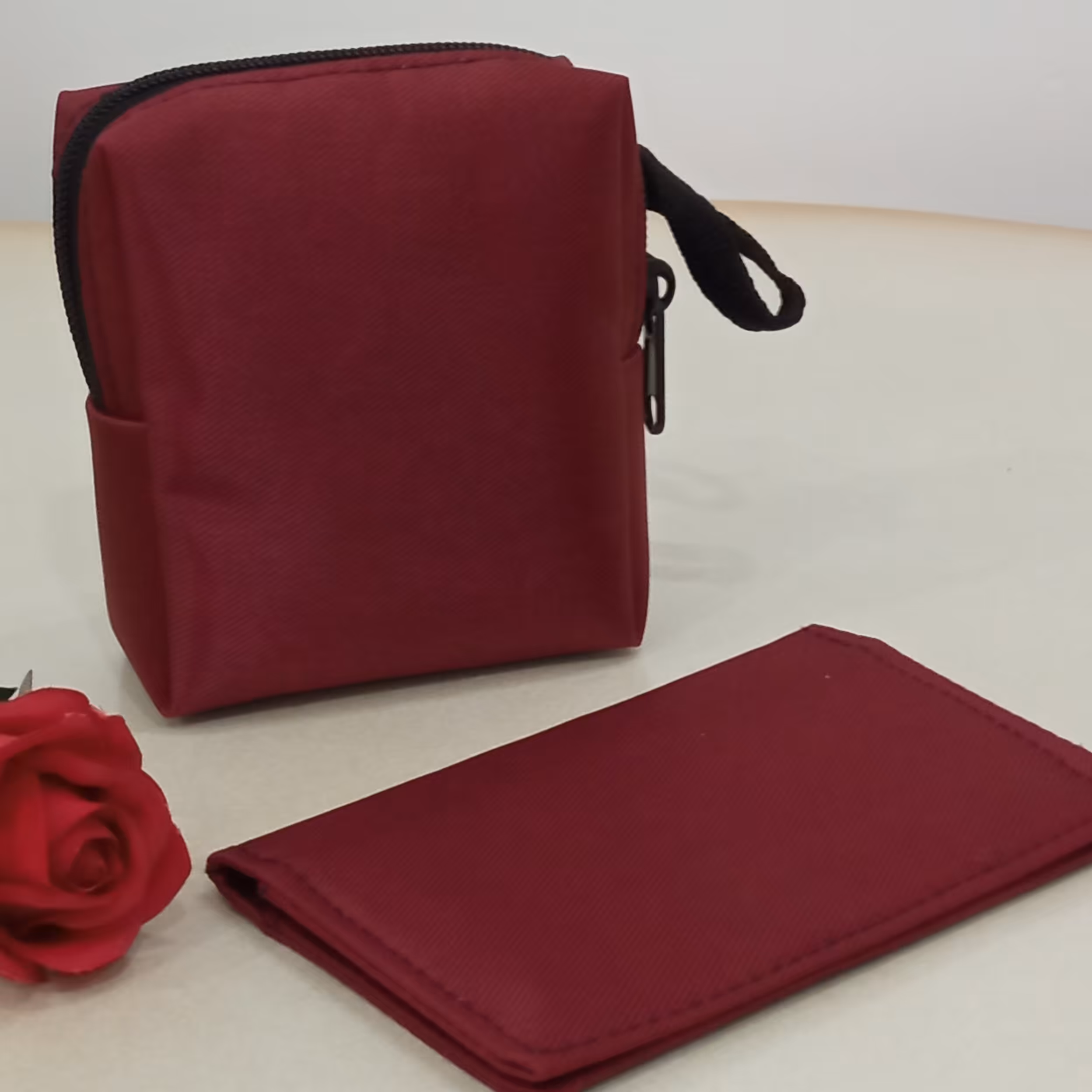 ست  کیف پد بهداشتی و جای دستمال کاغذی زرشکی