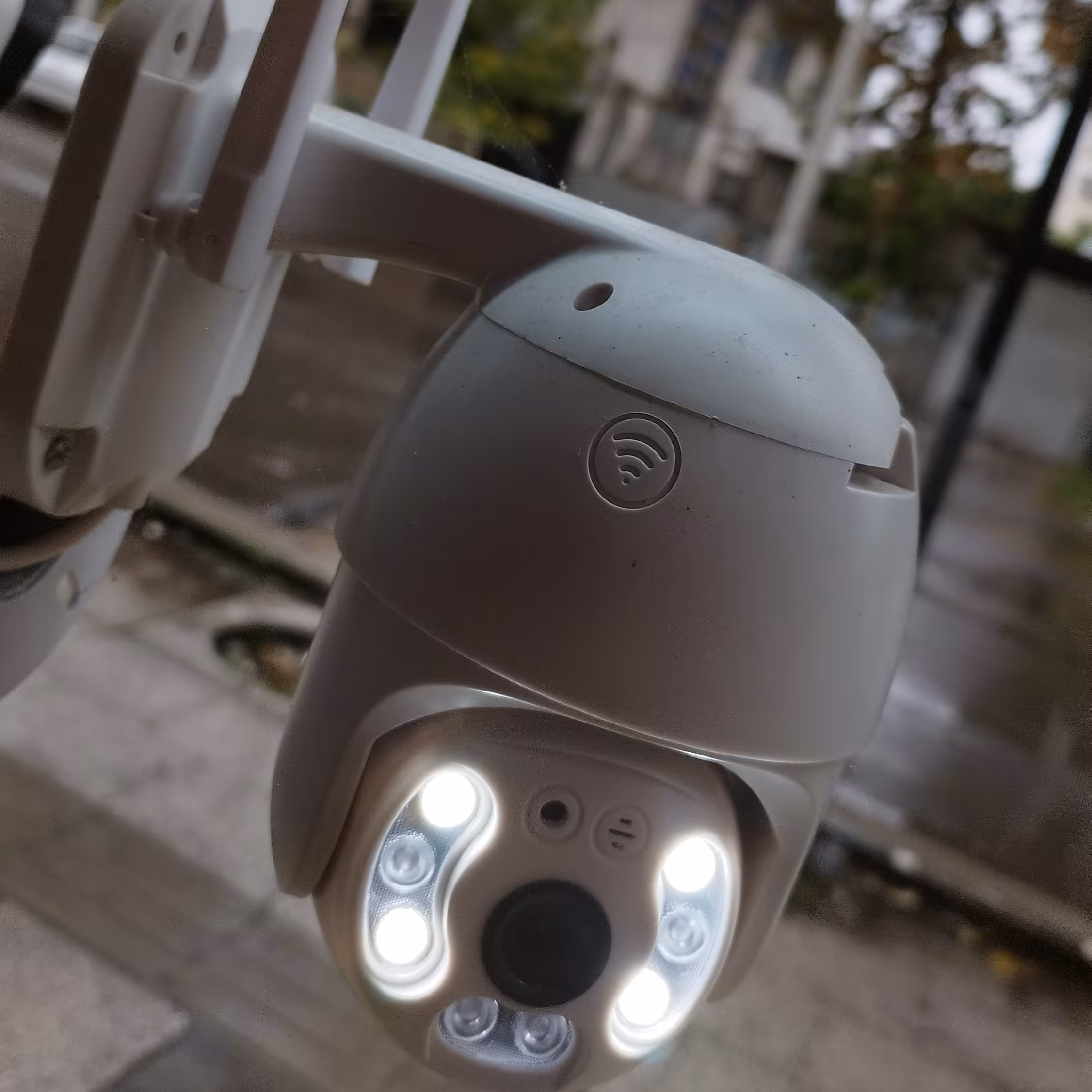 دوربین مداربسته بی سیم وارم لایت